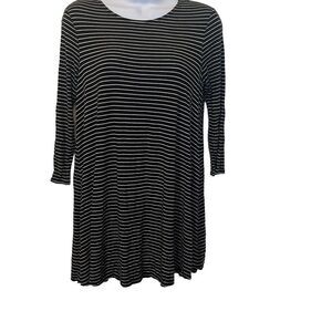 AJ Amelia James Medium Black White Stripe Scoop‎ Neck Swing Top Long Sleeves